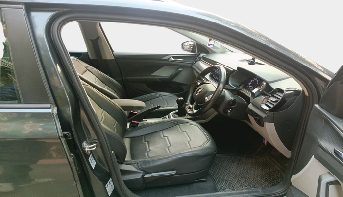 2022 Skoda KUSHAQ AMBITION 1.0L TSI MT, Petrol, Manual, 43,717 km, interior