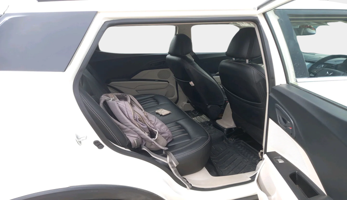 2023 Mahindra XUV300 W6 1.5 Sunroof Diesel, Diesel, Manual, 40,342 km, interior