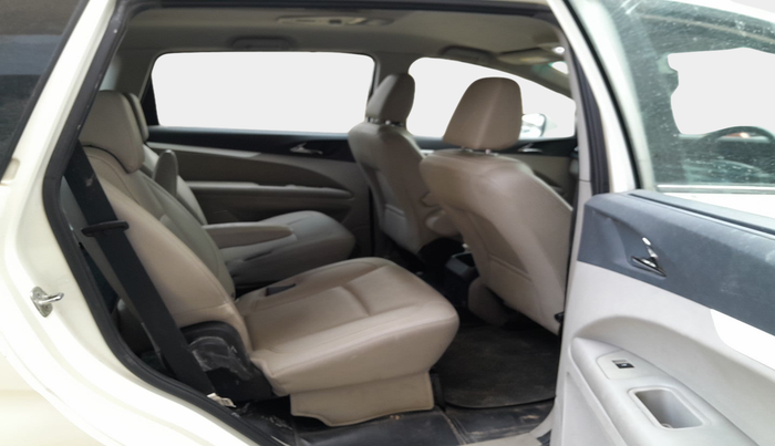 2018 Mahindra MARAZZO M8 7 STR, Diesel, Manual, 83,402 km, interior