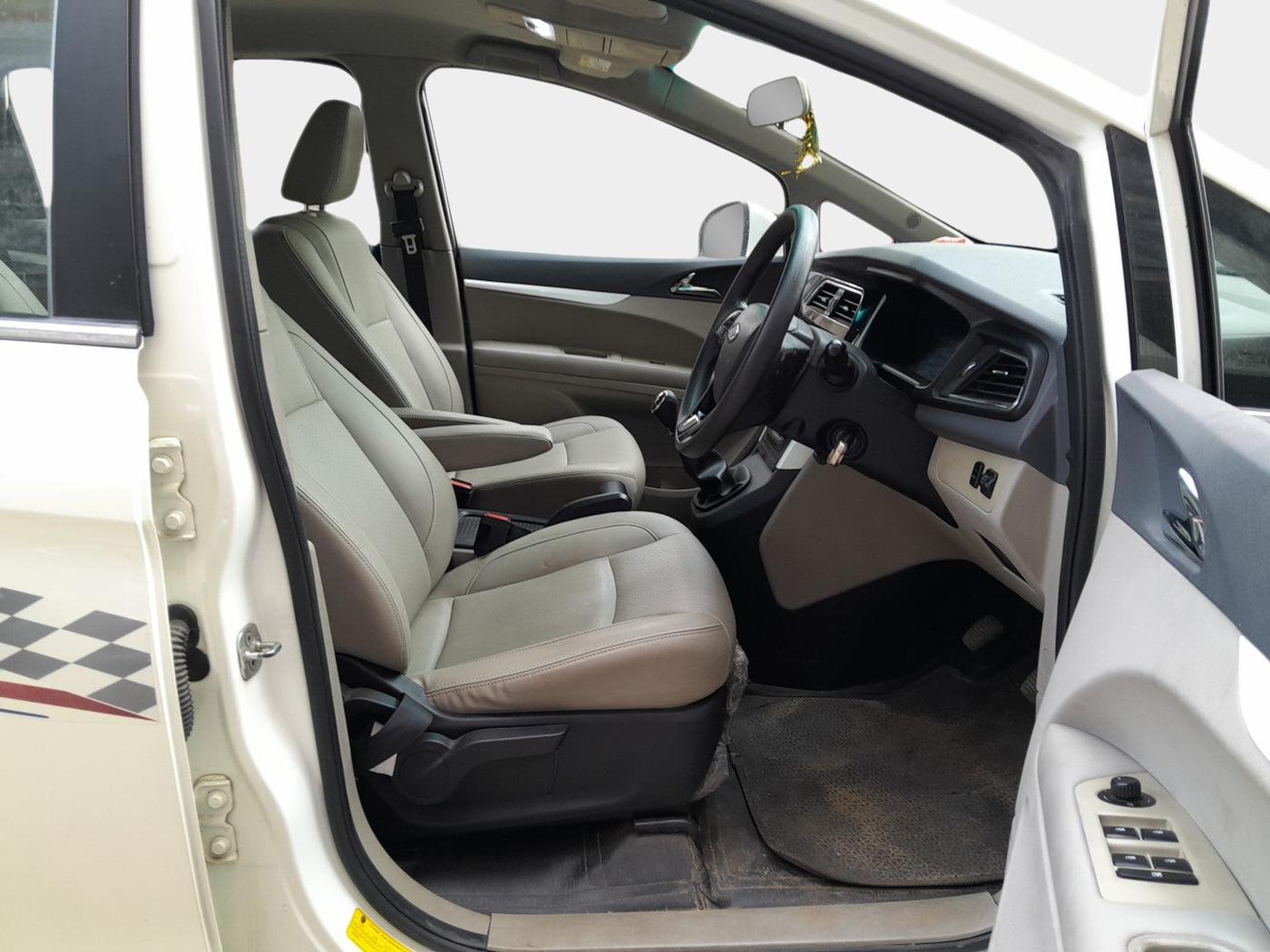 2018 Mahindra MARAZZO M8 7 STR, Diesel, Manual, 83,402 km, interior