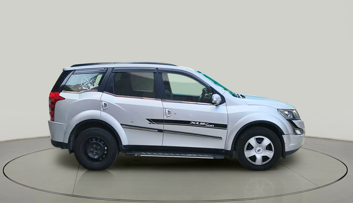 2017 Mahindra XUV500 W6 AT, Diesel, Automatic, 83,642 km, exterior