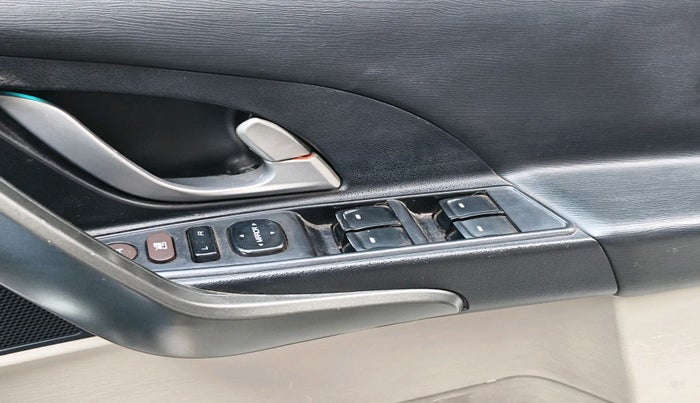 2017 Mahindra XUV500 W6 AT, Diesel, Automatic, 83,642 km, interior