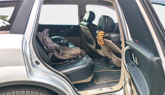 2017 Mahindra XUV500 W6 AT, Diesel, Automatic, 83,642 km, interior