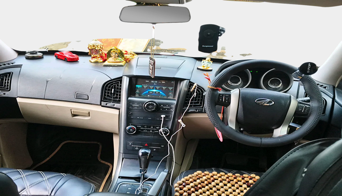 2017 Mahindra XUV500 W6 AT, Diesel, Automatic, 83,642 km, interior