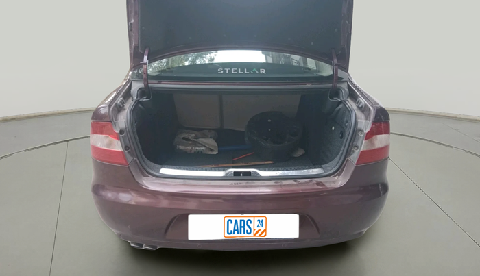 2013 Skoda Superb ELEGANCE 1.8 TSI AT, Petrol, Automatic, 1,01,918 km, exterior