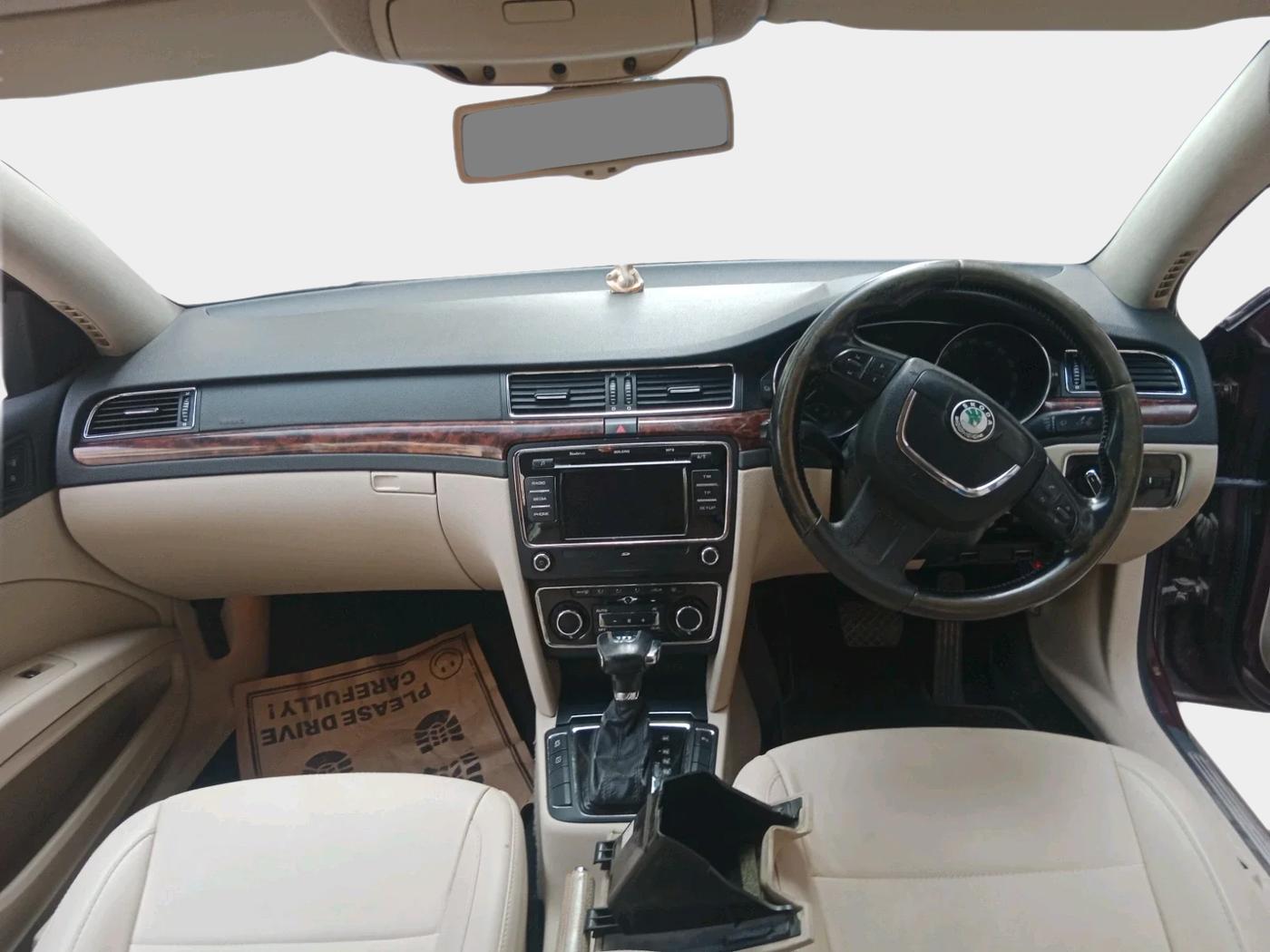 2013 Skoda Superb ELEGANCE 1.8 TSI AT, Petrol, Automatic, 1,01,918 km, interior