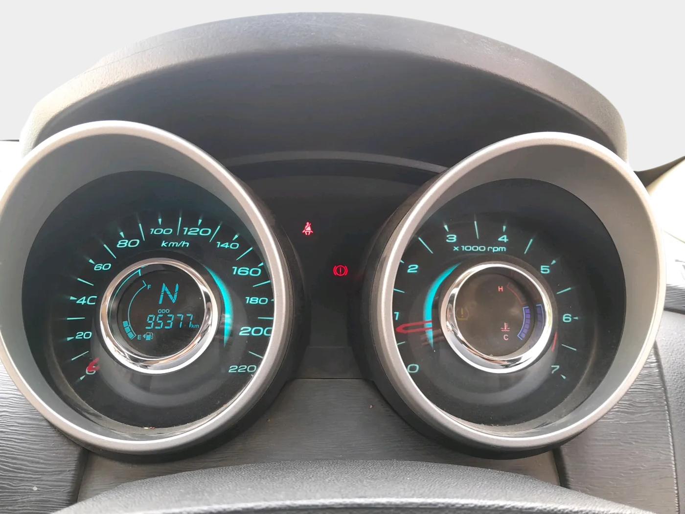 2015 Mahindra XUV500 W8, Diesel, Manual, 9,60,000 km, interior