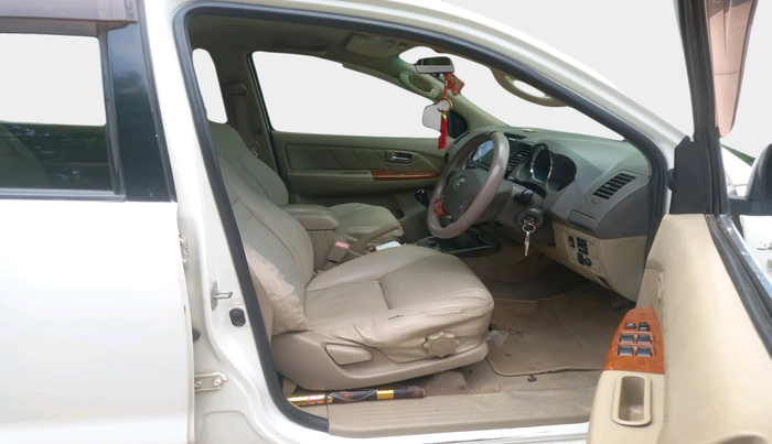 2011 Toyota Fortuner 3.0 4X4 MT, Diesel, Manual, 1,51,602 km, interior