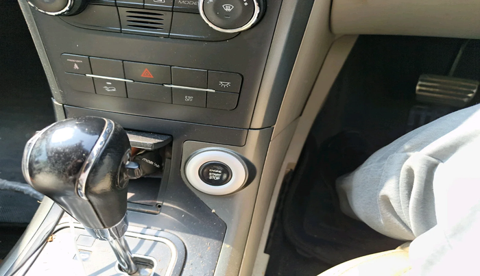 2018 Mahindra XUV500 W10 AT, Diesel, Automatic, 2,53,637 km, interior