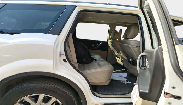 2018 Mahindra XUV500 W10 AT, Diesel, Automatic, 2,53,637 km, interior