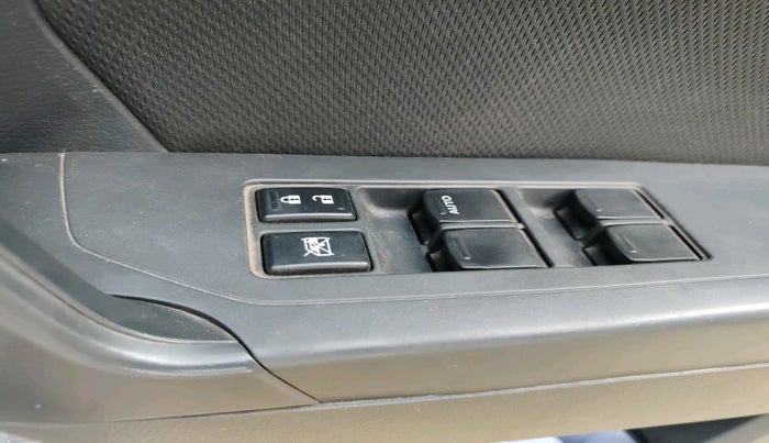 2016 Maruti Vitara Brezza ZDI, Diesel, Manual, 1,59,252 km, interior