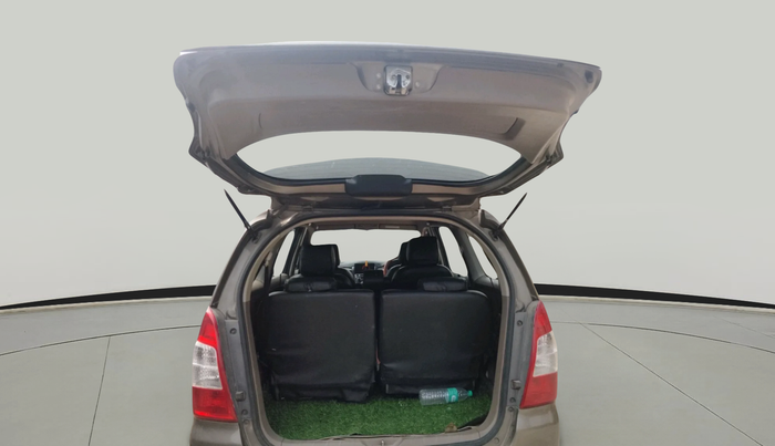 2016 Toyota Innova 2.5 GX 7 STR, Diesel, Manual, 1,27,048 km, exterior