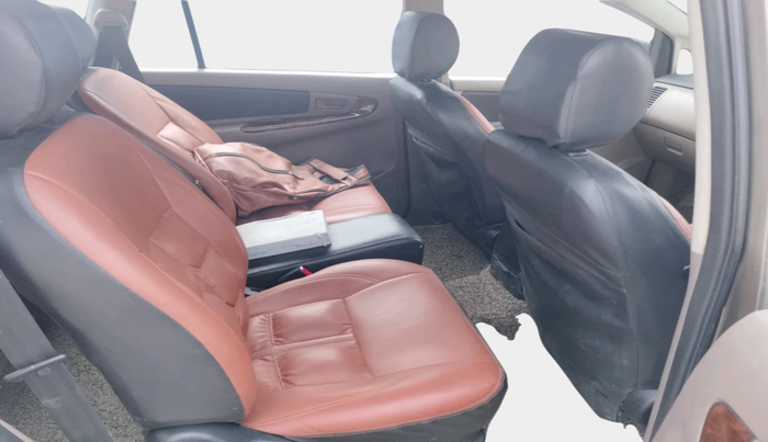 2016 Toyota Innova 2.5 GX 7 STR, Diesel, Manual, 1,27,048 km, interior