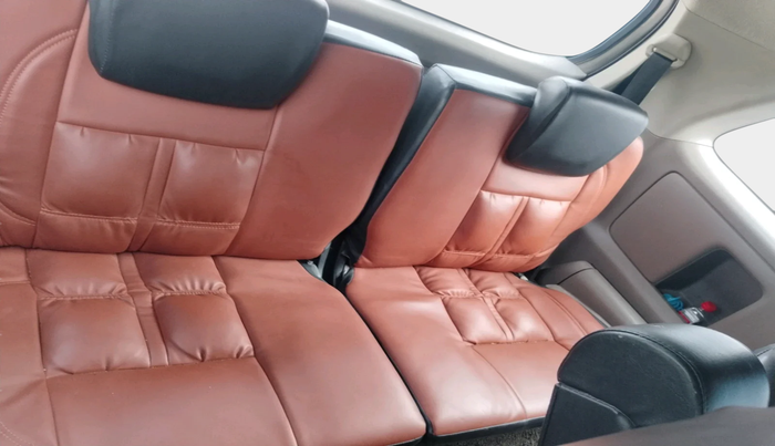 2016 Toyota Innova 2.5 GX 7 STR, Diesel, Manual, 1,27,048 km, interior