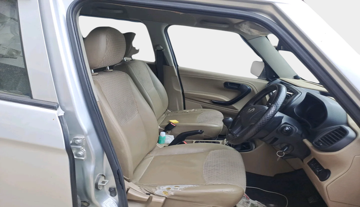 2016 Mahindra TUV300 T6, Diesel, Manual, 63,168 km, interior