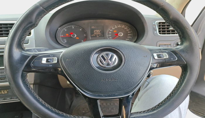 2014 Volkswagen Polo HIGHLINE DIESEL, Diesel, Manual, 1,02,339 km, interior