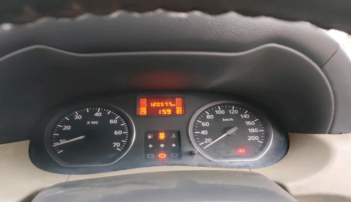 2014 Nissan Terrano XV D THP 110 PS, Diesel, Manual, 1,20,577 km, interior