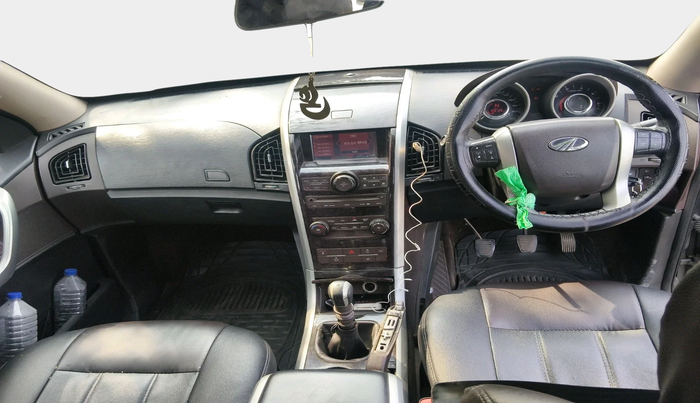 2015 Mahindra XUV500 W8, Diesel, Manual, 1,20,126 km, interior