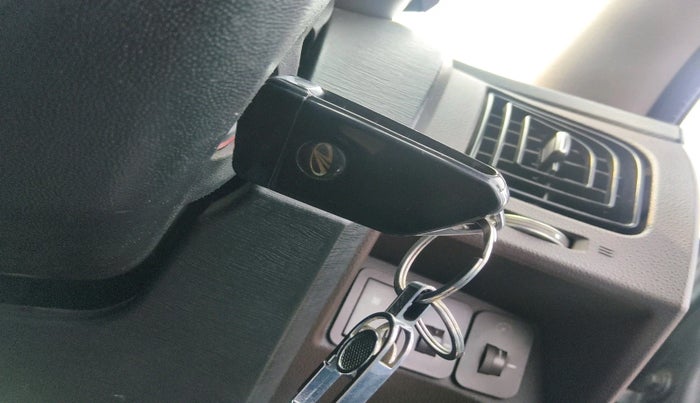 2015 Mahindra XUV500 W8, Diesel, Manual, 1,20,126 km, interior