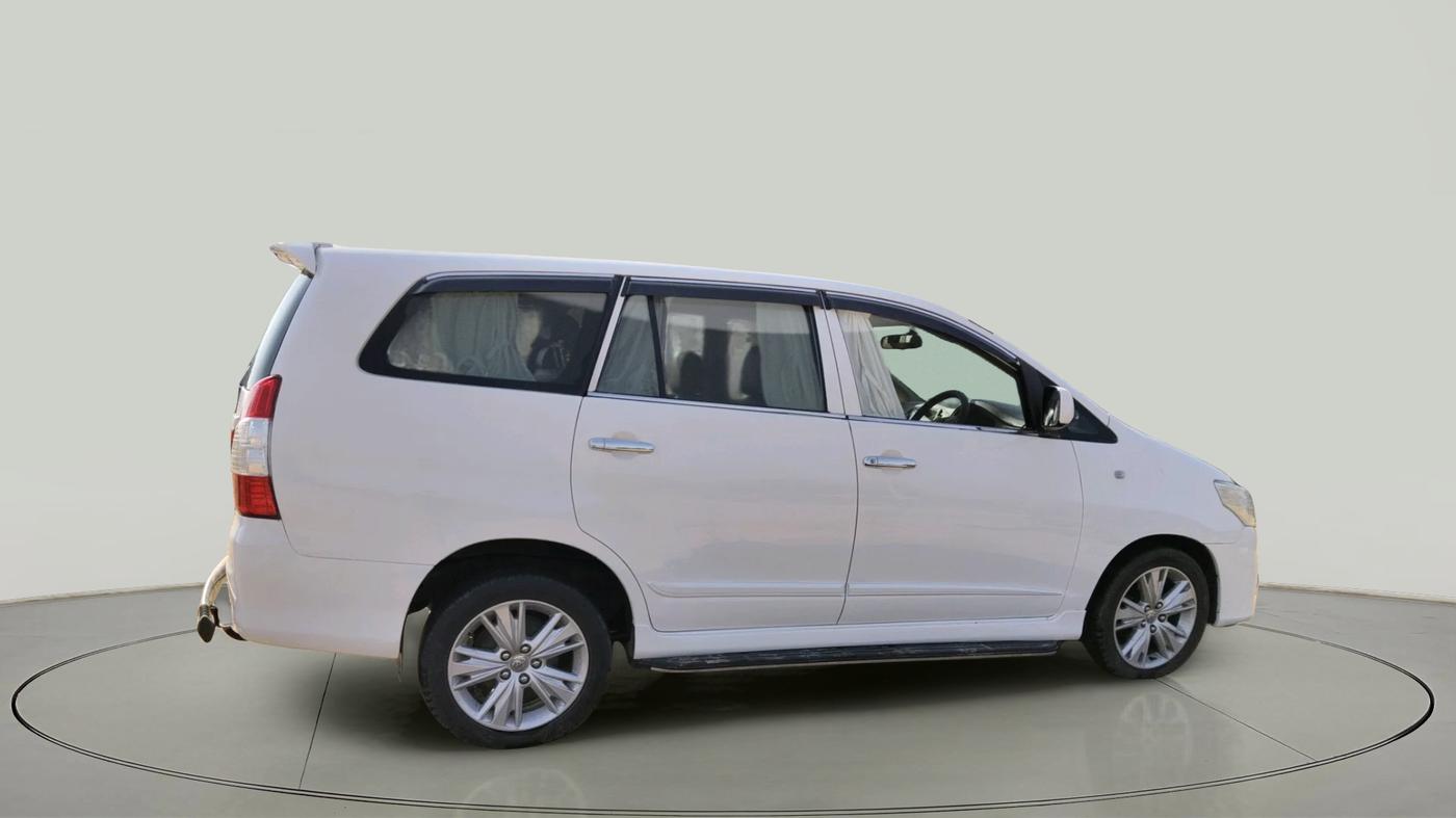 2015 Toyota Innova 2.5 GX 7 STR, Diesel, Manual, 91,883 km, exterior