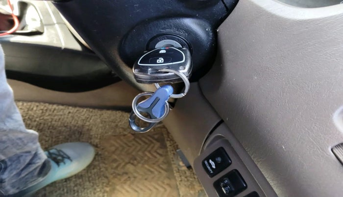 2015 Toyota Innova 2.5 GX 7 STR, Diesel, Manual, 91,883 km, interior