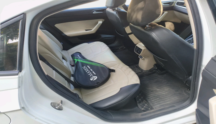 2022 Volkswagen VIRTUS HIGHLINE TSI 1.0 AT, Petrol, Automatic, 25,706 km, interior