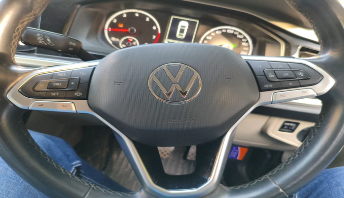 2022 Volkswagen VIRTUS HIGHLINE TSI 1.0 AT, Petrol, Automatic, 25,706 km, interior