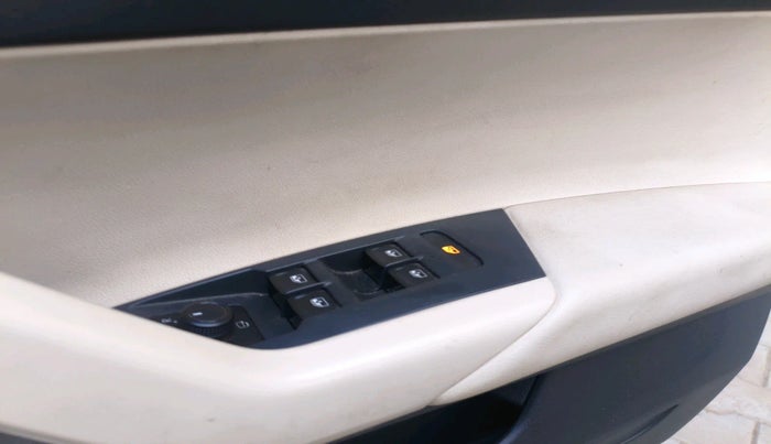 2022 Volkswagen VIRTUS HIGHLINE TSI 1.0 AT, Petrol, Automatic, 25,706 km, interior