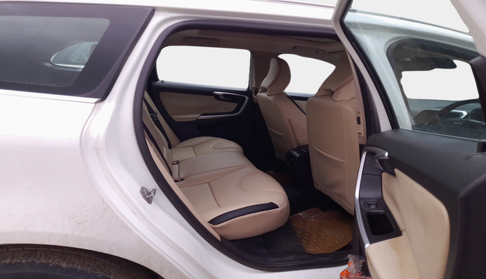 2013 Volvo XC 60 D4 SUMMUM, Diesel, Automatic, 1,33,503 km, interior