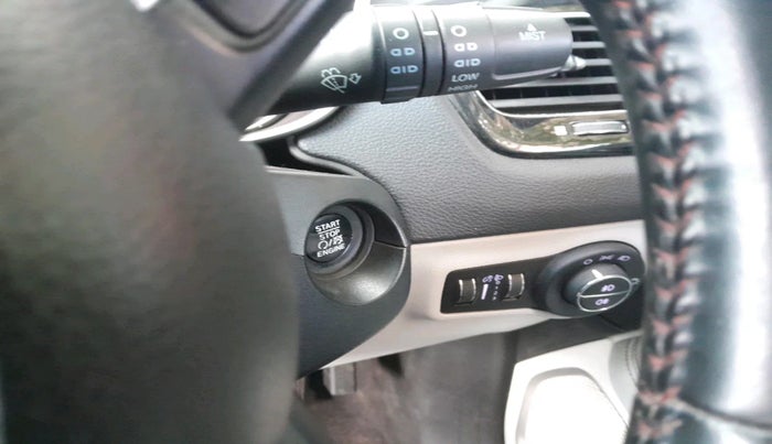 2017 Jeep Compass LIMITED 2.0 DIESEL, Diesel, Manual, 1,27,222 km, interior