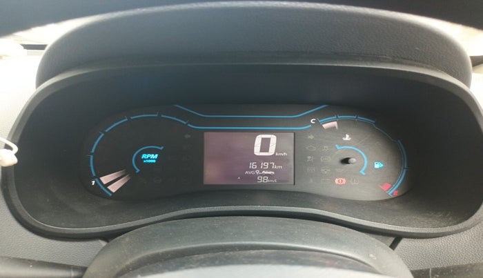 2021 Renault Kwid RXT 1.0 (O), Petrol, Manual, 16,197 km, interior