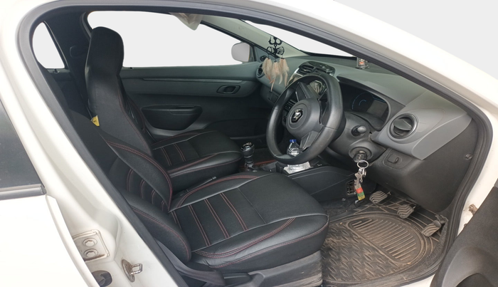 2021 Renault Kwid RXT 1.0 (O), Petrol, Manual, 16,197 km, interior