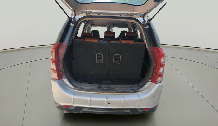 2015 Mahindra XUV500 W6, Diesel, Manual, 1,29,846 km, exterior