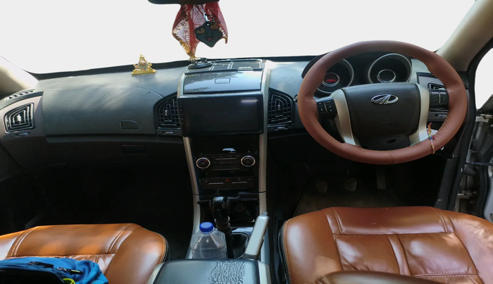 2015 Mahindra XUV500 W6, Diesel, Manual, 1,29,846 km, interior