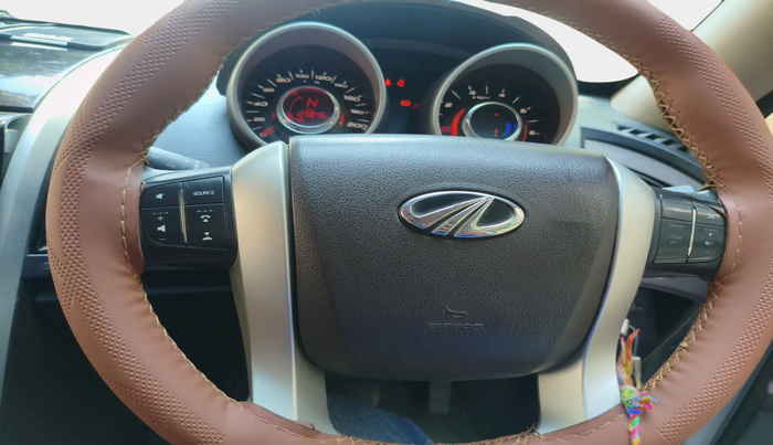 2015 Mahindra XUV500 W6, Diesel, Manual, 1,29,846 km, interior