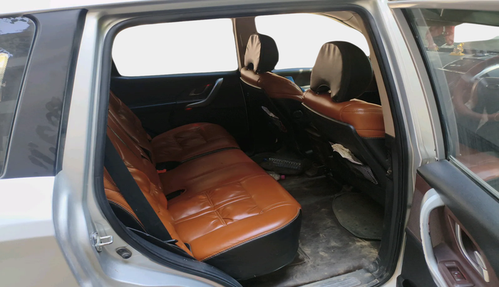 2015 Mahindra XUV500 W6, Diesel, Manual, 1,29,846 km, interior