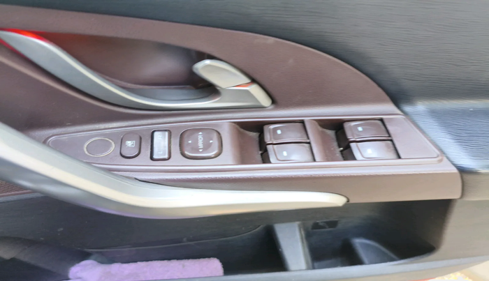 2015 Mahindra XUV500 W6, Diesel, Manual, 1,29,846 km, interior