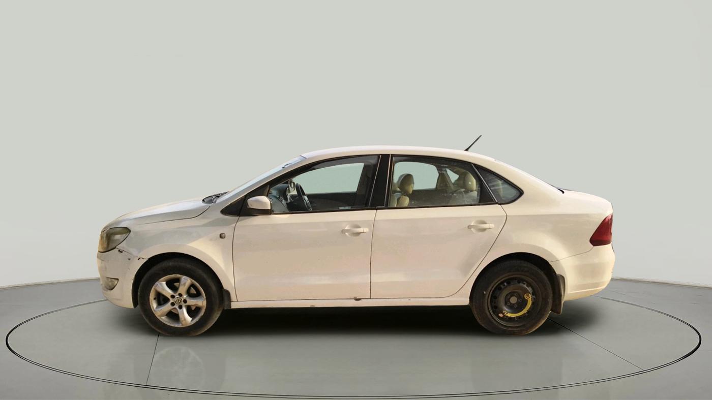 2011 Skoda Rapid ELEGANCE 1.6 TDI CR MT, Diesel, Manual, 1,35,887 km, exterior
