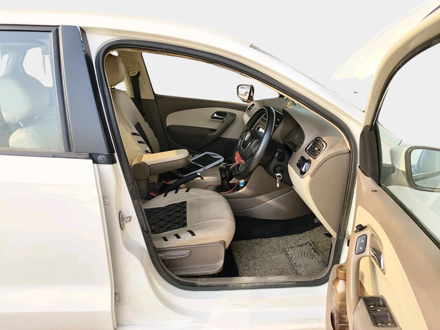 2011 Skoda Rapid ELEGANCE 1.6 TDI CR MT, Diesel, Manual, 1,35,887 km, interior