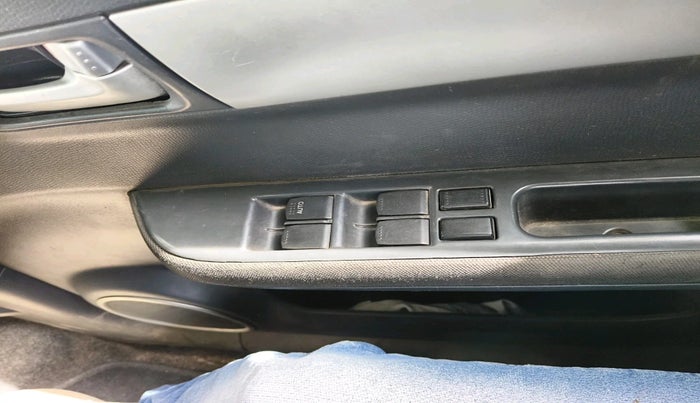 2010 Maruti Swift VXI, Petrol, Manual, 79,451 km, interior