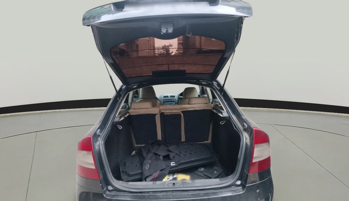 2011 Skoda Laura ELEGANCE 2.0 TDI CR MT, Diesel, Manual, 80,763 km, exterior