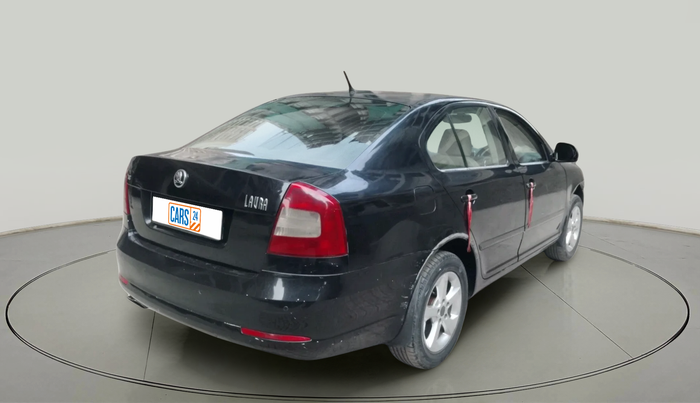 2011 Skoda Laura ELEGANCE 2.0 TDI CR MT, Diesel, Manual, 80,763 km, exterior