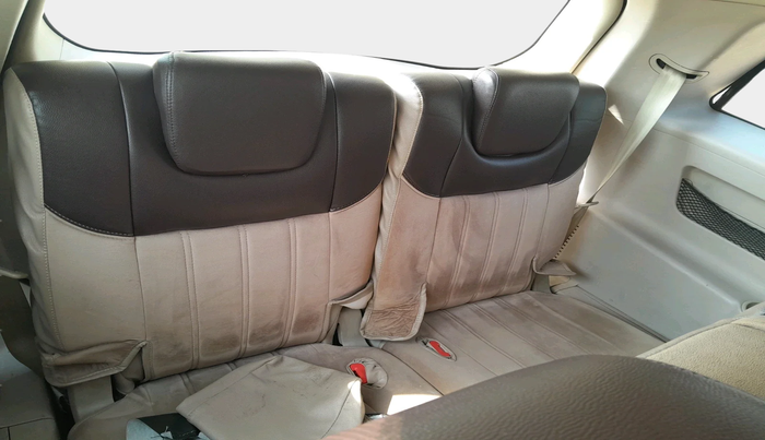 2017 Mahindra XUV500 W10, Diesel, Manual, 1,34,341 km, interior