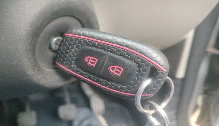 2020 Renault TRIBER RXL MT, Petrol, Manual, 27,337 km, interior