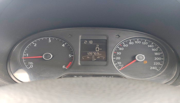 2015 Volkswagen Polo HIGHLINE1.5L, Diesel, Manual, 1,28,769 km, interior