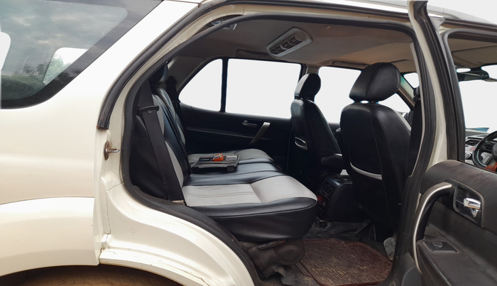 2015 Tata Safari Storme 2.2 EX 4X2, Diesel, Manual, 2,78,323 km, interior