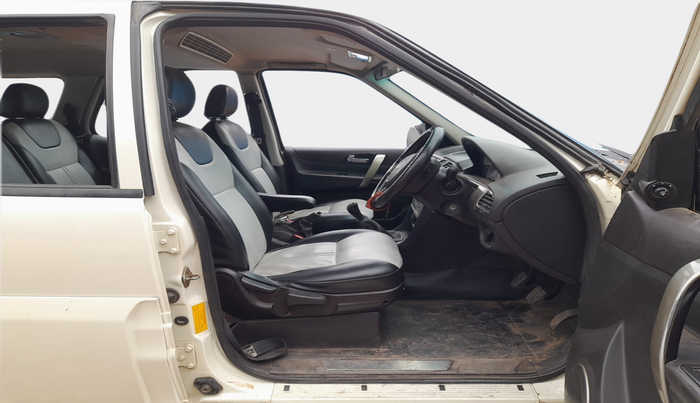 2015 Tata Safari Storme 2.2 EX 4X2, Diesel, Manual, 2,78,323 km, interior