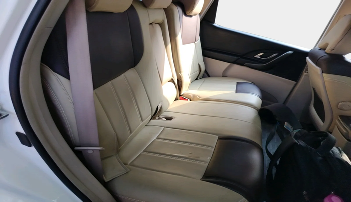 2018 Mahindra XUV500 W9, Diesel, Manual, 59,799 km, interior