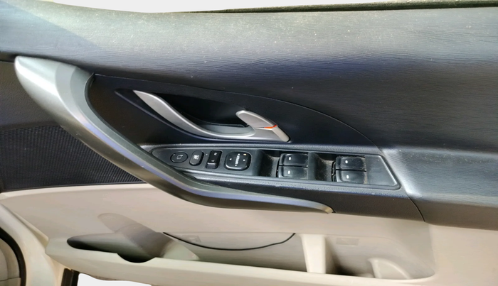 2018 Mahindra XUV500 W9, Diesel, Manual, 59,799 km, interior