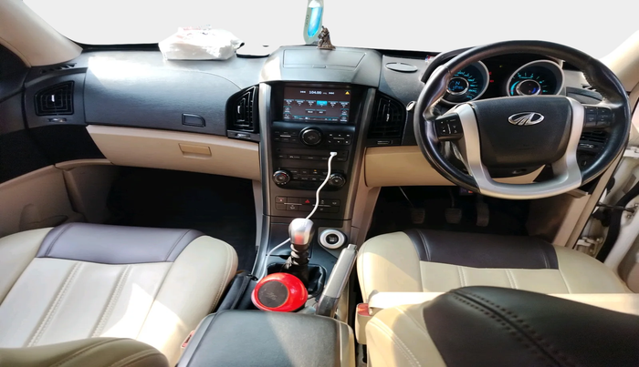 2018 Mahindra XUV500 W9, Diesel, Manual, 59,799 km, interior